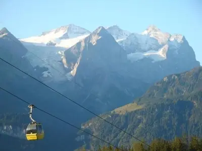 Ein allgemeiner Bergblick oder ein Berglick von der Ferienwohnung aus