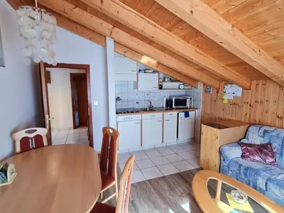 Küche/Küchenzeile in der Unterkunft Apartment Chalet Haus - bei Einfahrt grosser Nussbaum by Interhome