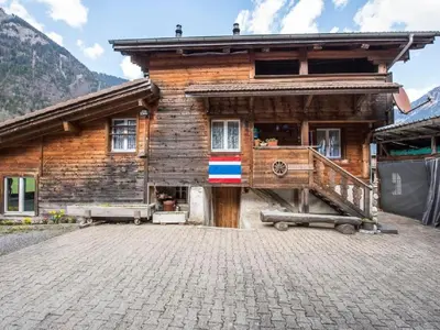 Ein allgemeiner Bergblick oder ein Berglick von des Ferienhauses aus