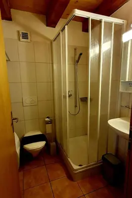 Ein Badezimmer in der Unterkunft Apartment MAva -Haus mit Blick aufs Wasser by Interhome