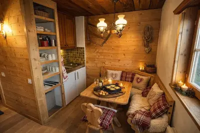 Ein Sitzbereich in der Unterkunft Chalet Le Petit Nid - Crans Montana