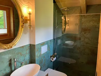 Ein Badezimmer in der Unterkunft Chalet Iris - Ferien mit Alpenchic-Ambiente
