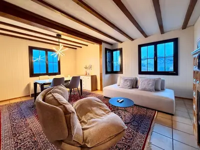 Ein Sitzbereich in der Unterkunft Chalet Apartment Faulensee