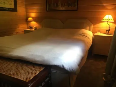 Ein Bett oder Betten in einem Zimmer der Unterkunft Exclusive Charming 4 Bedroom Chalet near Gstaad