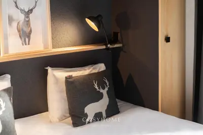 Ein Bett oder Betten in einem Zimmer der Unterkunft L'Ours des Pistes l Ski in-out l By CosyHome