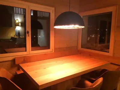Ein Sitzbereich in der Unterkunft Chalet Tilly