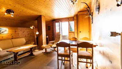 Ein Sitzbereich in der Unterkunft Haus Chämihitta, Riederalp Moosfluh