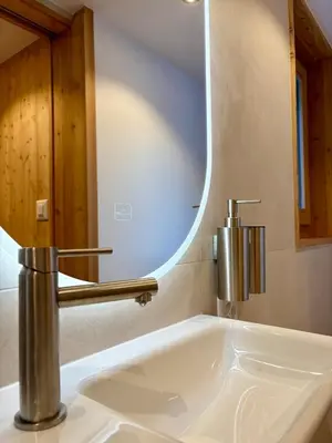 Ein Badezimmer in der Unterkunft Le Grenier d'Isabelle - Raccard en Anniviers