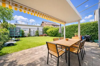 Ein Garten an der Unterkunft Chalet in Thun, modern, spacious, perfect location