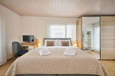 Ein Bett oder Betten in einem Zimmer der Unterkunft Chalet in Thun, modern, spacious, perfect location