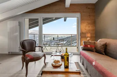 Ein Sitzbereich in der Unterkunft Cosy, neuf, vue panoramique, centre à 4 min à pied