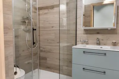 Ein Badezimmer in der Unterkunft Cosy, neuf, vue panoramique, centre à 4 min à pied