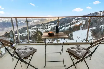 Ein allgemeiner Bergblick oder ein Berglick von der Ferienwohnung aus