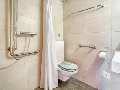 Ein Badezimmer in der Unterkunft Cozy Chalet Apartment in the Heart of Lenk