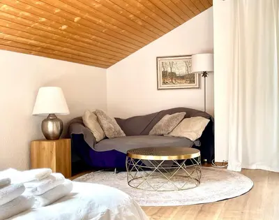 Ein Sitzbereich in der Unterkunft Relaxed Loft Stay Between Lake & Mountains