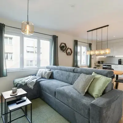 Central Alpine Stay - Modern & Free Parking