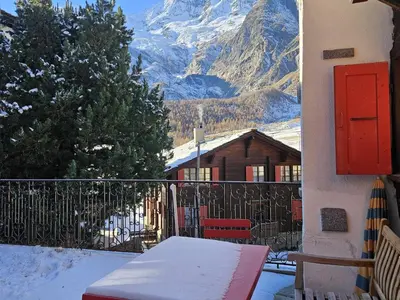 Ein allgemeiner Bergblick oder ein Berglick von des Chalets aus