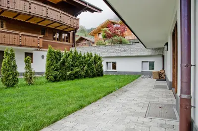 Ein Garten an der Unterkunft Apartment Delta - GRIWA RENT AG