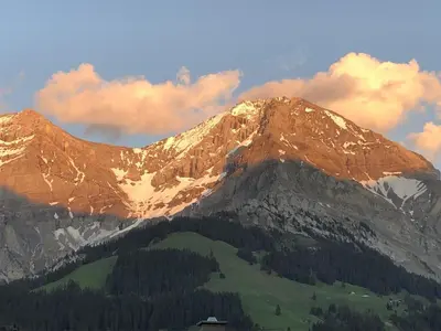 Ein allgemeiner Bergblick oder ein Berglick von der Ferienwohnung aus