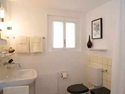 Ein Badezimmer in der Unterkunft Apartment Pony 4-Bettwohnung by Interhome