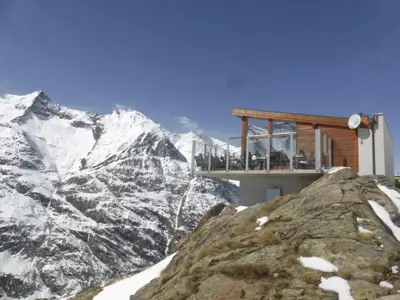 Ein allgemeiner Bergblick oder ein Berglick von der Ferienwohnung aus