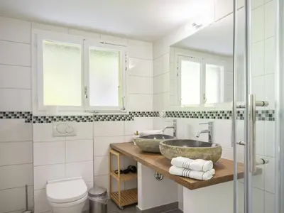 Ein Badezimmer in der Unterkunft Chalet Chalet am Schärm by Interhome