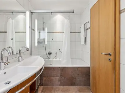 Ein Badezimmer in der Unterkunft Apartment Am Acher II Apt- F by Interhome