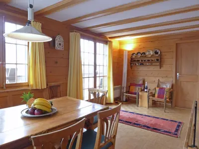 Ein Sitzbereich in der Unterkunft Chalet Wätterlücke by Interhome