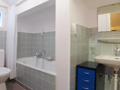 Ein Badezimmer in der Unterkunft Apartment Melodie Apt-W by Interhome