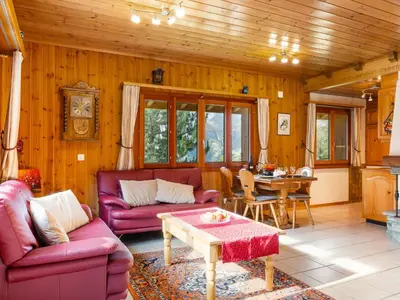 Ein Sitzbereich in der Unterkunft Chalet Als man zählte 1989 by Interhome