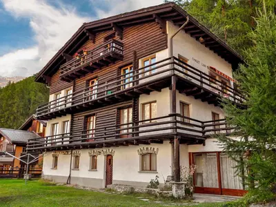 Das Gebäude in dem sich die Ferienwohnung befindet