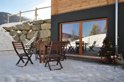 Ein allgemeiner Bergblick oder ein Berglick von des Bed & Breakfasts aus