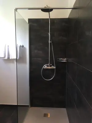 Ein Badezimmer in der Unterkunft Römerhof - Hotel with Self Check-in
