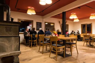 Ein Restaurant oder anderes Speiselokal in der Unterkunft Berghotel Chäserstatt