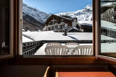 Ein allgemeiner Bergblick oder ein Berglick von des Hotels aus
