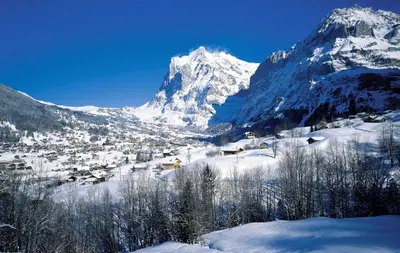 Ein allgemeiner Bergblick oder ein Berglick von der Ferienwohnung aus