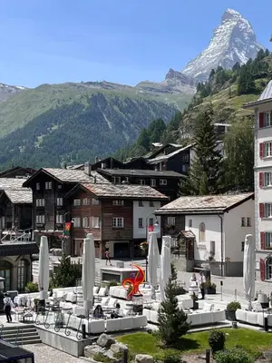 Ein allgemeiner Bergblick oder ein Berglick von des Hotels aus