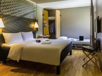 Ein Bett oder Betten in einem Zimmer der Unterkunft Ibis Sion