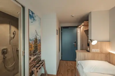 Ein Bett oder Betten in einem Zimmer der Unterkunft Hotel Matterhorn Inn