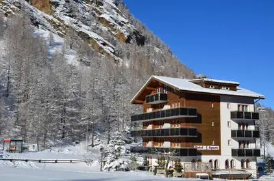 Ein allgemeiner Bergblick oder ein Berglick von des Hotels aus