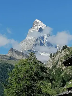 Ein allgemeiner Bergblick oder ein Berglick von des Hotels aus