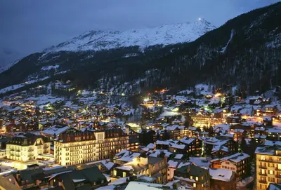 Ein allgemeiner Bergblick oder ein Berglick von des Hotels aus