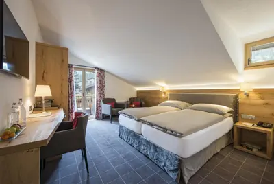 Ein Bett oder Betten in einem Zimmer der Unterkunft Chesa Valese by Sisters Zermatt