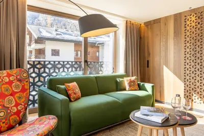 Ein Sitzbereich in der Unterkunft Hotel ZERMAMA Zermatt