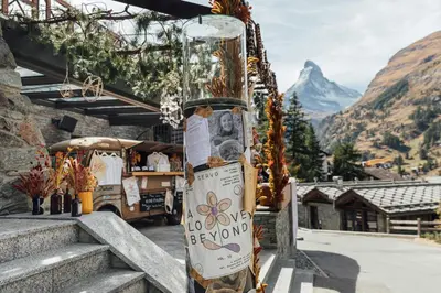 Ein allgemeiner Bergblick oder ein Berglick von des Hotels aus