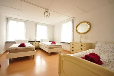 Ein Bett oder Betten in einem Zimmer der Unterkunft Townhouse II Sleeps 12 guests Central