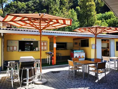 Ein Restaurant oder anderes Speiselokal in der Unterkunft Camping Melezza