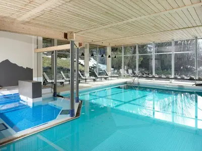 Der Swimmingpool an oder in der Nähe von Beausite Park Hotel & Spa