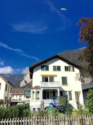 Ein allgemeiner Bergblick oder ein Berglick von des Gasthauses aus
