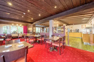 Ein Restaurant oder anderes Speiselokal in der Unterkunft Arca Aparthotel & Spa